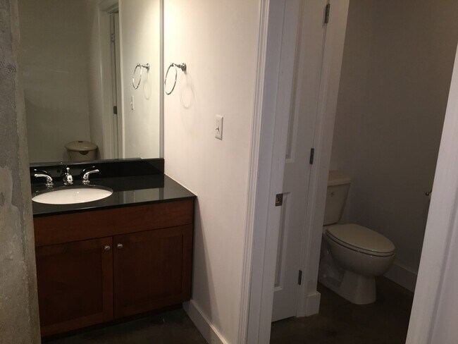 Building Photo - 21 Illinois St