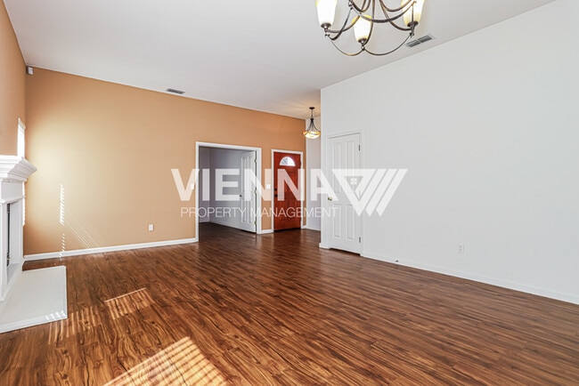 Building Photo - 440 Crestfield Cir