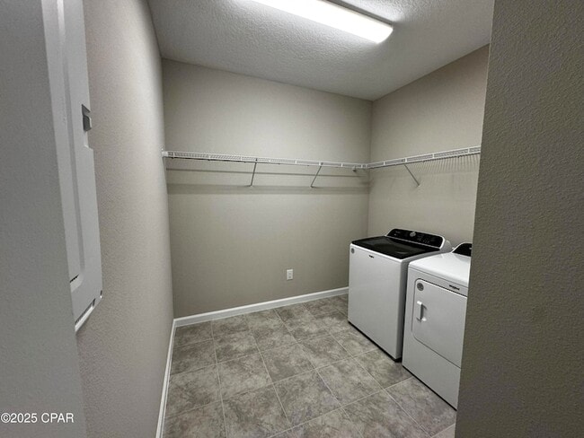 Building Photo - 9022 Parrot Pl