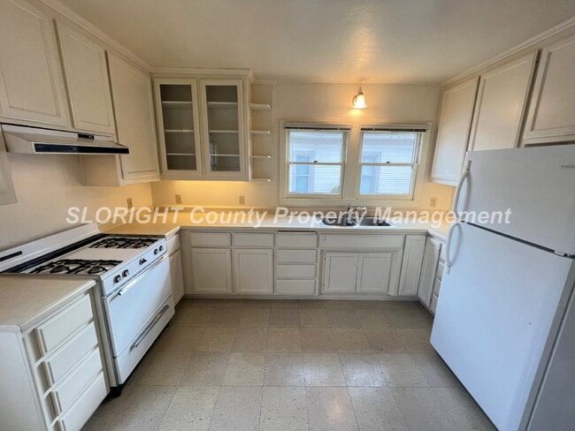 Building Photo - AVAILABLE MAY - Nice Apartment in Downtown SLO - 2 Bedroom / 1 Bathroom