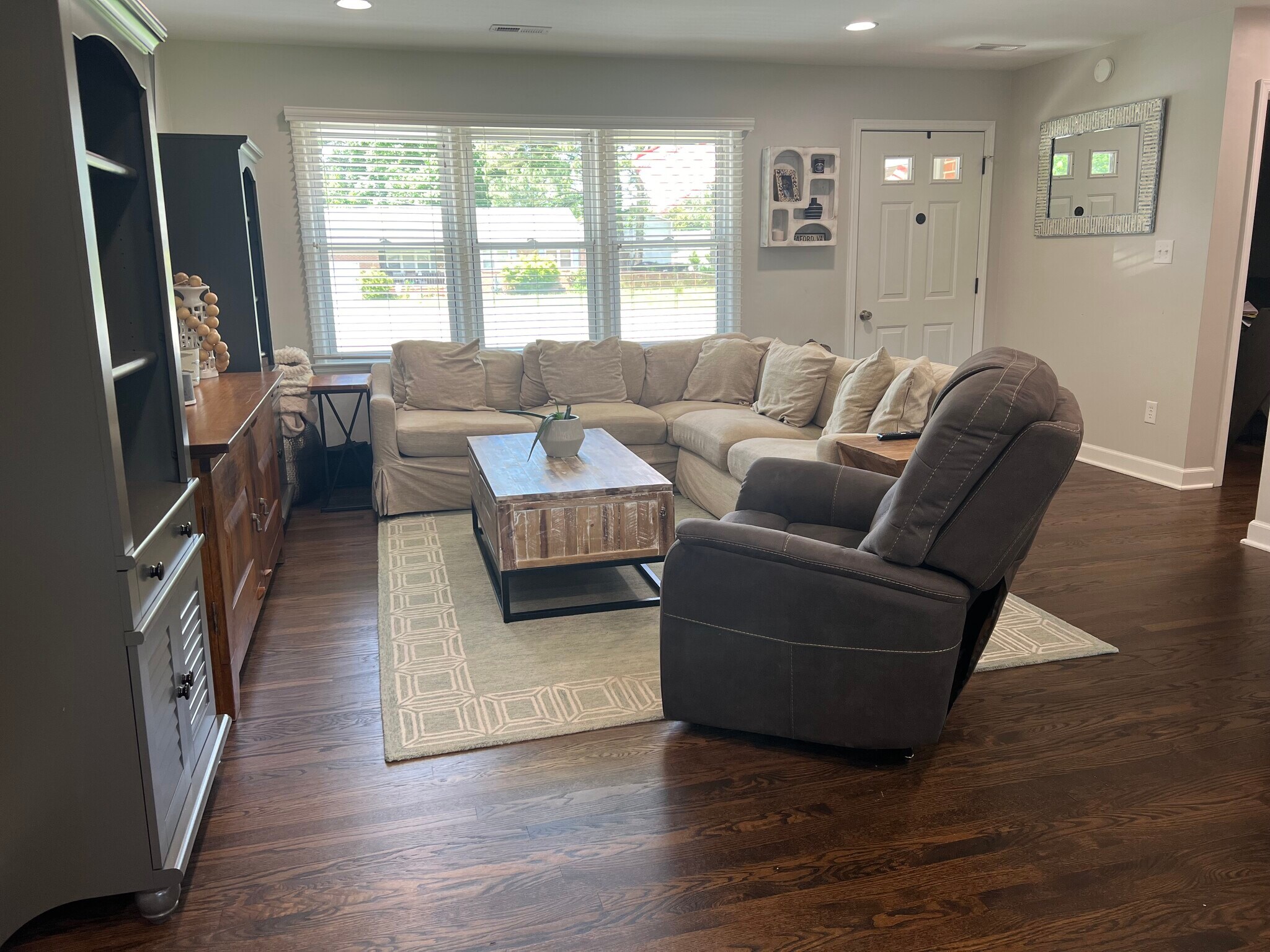 Building Photo - 101 Mary Ann Dr