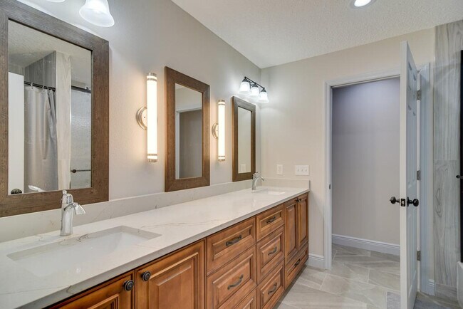 Building Photo - 5100 28th Ave N