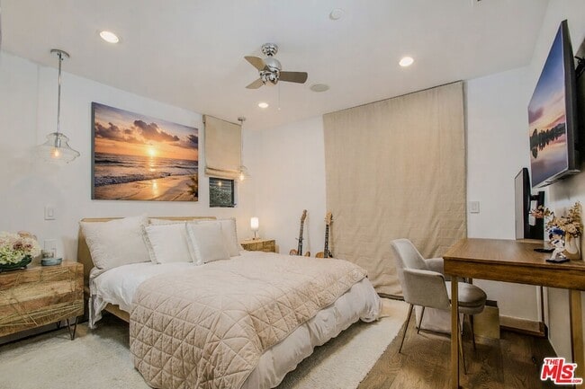 Building Photo - 2105 E Balboa Blvd