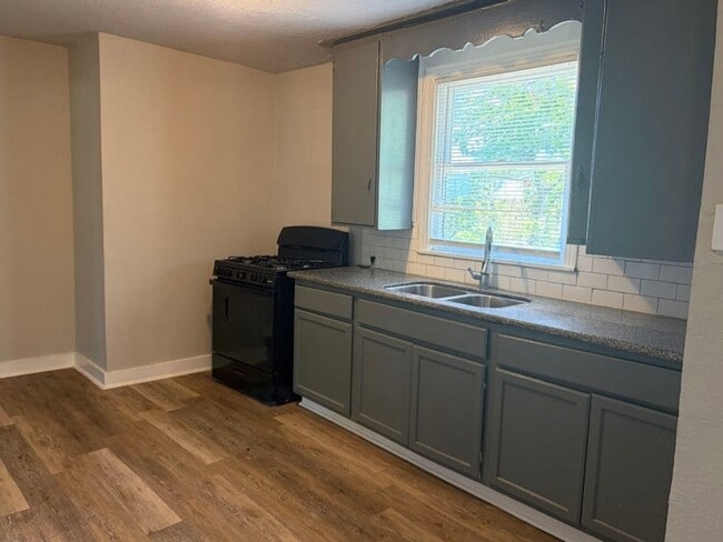 Building Photo - 5962 Belarbor St