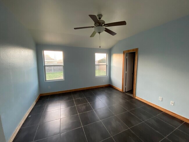 Bedroom - 513 Paddle Dr