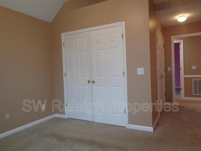 Building Photo - 1400 Squire Ridge Dr
