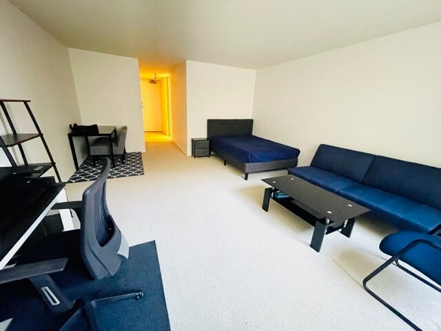 Building Photo - 2650 N Lakeview Ave