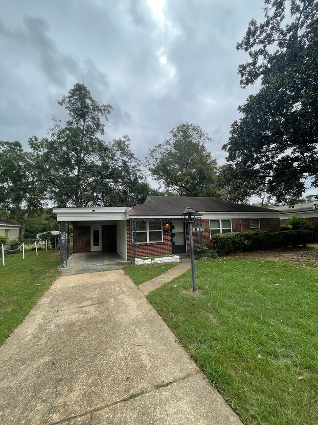Building Photo - 916 Grenada Dr