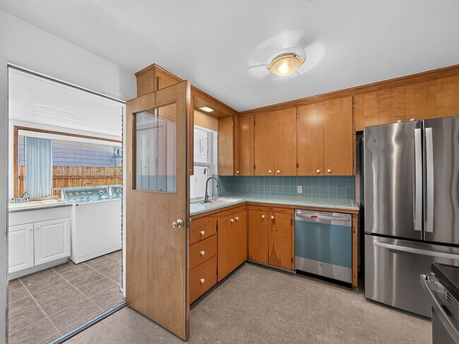 Building Photo - 3535 S 126th St