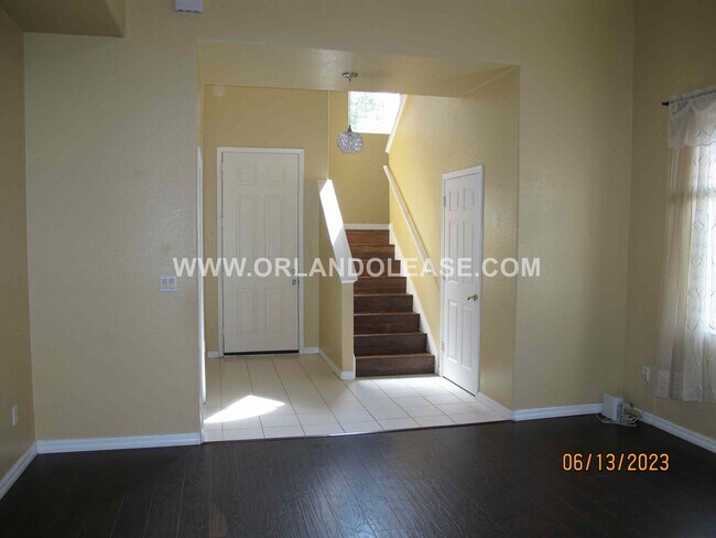 Building Photo - 925 Torrey Pine Dr