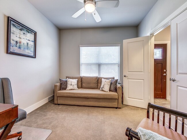 Building Photo - Rooftop Evenings, 3 bedroom 3 bath Condo. ...