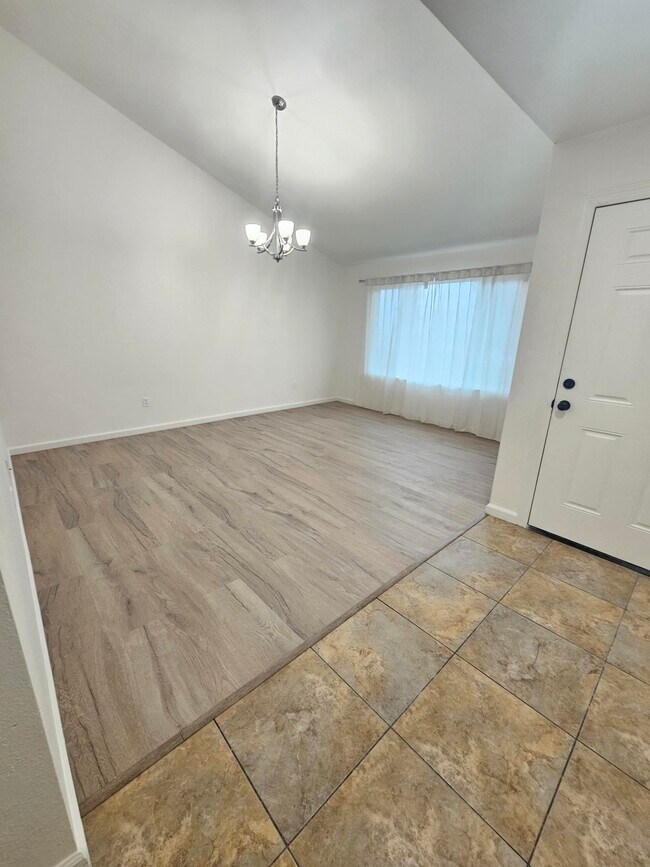 Building Photo - 2253 Hamlin Dr