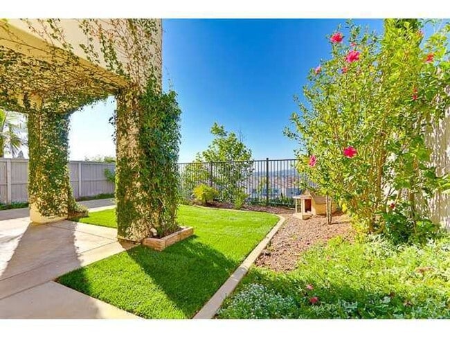 Building Photo - 2-bedroom Townhome in Campana at Rancho Co...