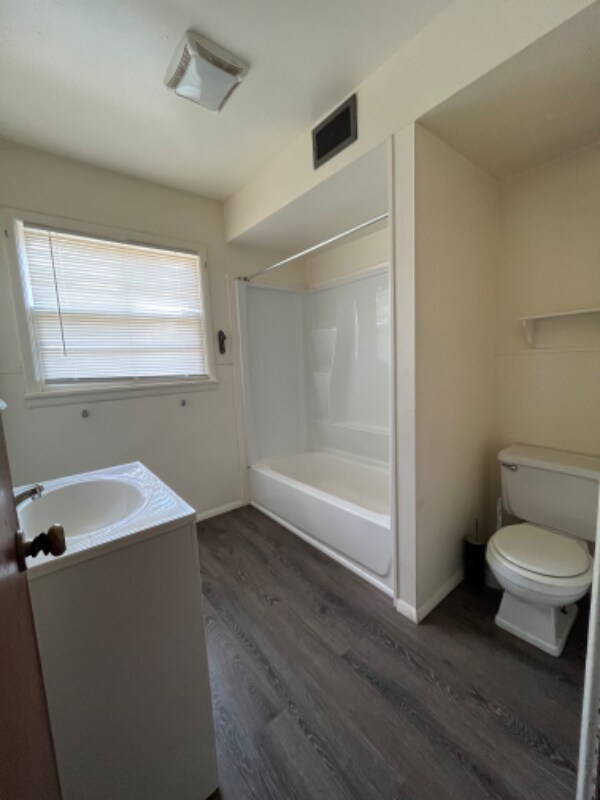 Building Photo - 1059 4th St