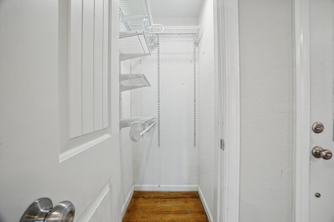 Building Photo - 144 W Randall Ave