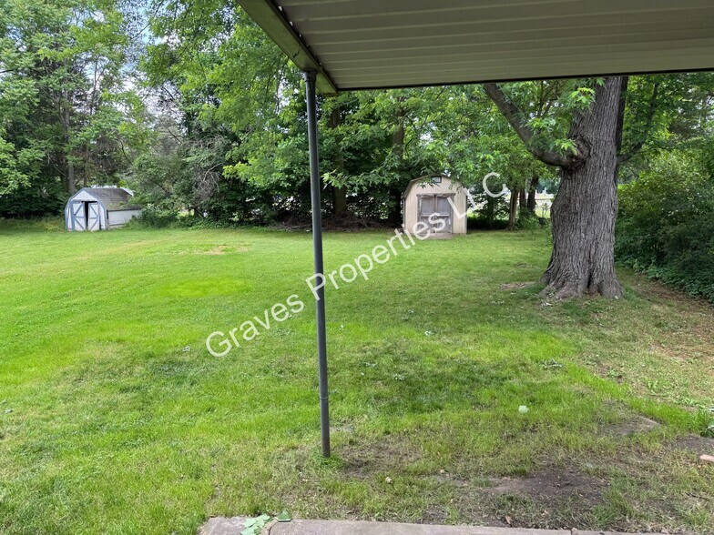 Backyard/Shed - 515 Hillcrest Rd