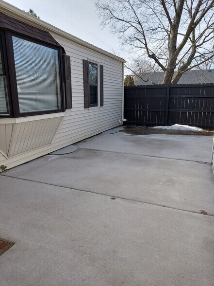 Private Patio - 202 Renrose Ave