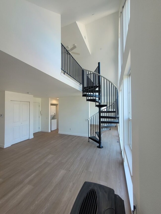 Building Photo - NEWLY Renovated Spacious 1 bedroom unit wi...