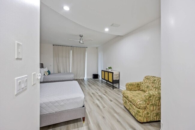 Building Photo - 873 S Atlantic Ave