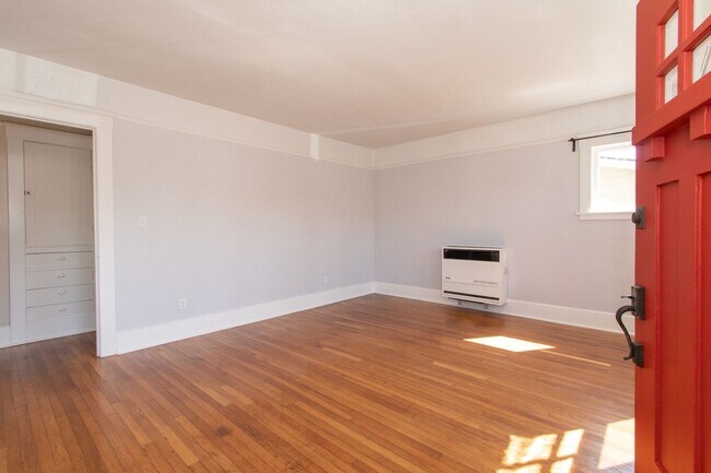 Building Photo - Charming North Park 2 Bedroom with Washer/Dryer, Backyard & Parking!