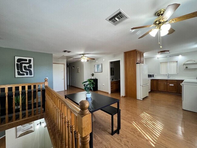 Building Photo - 5124 W Harmont Dr
