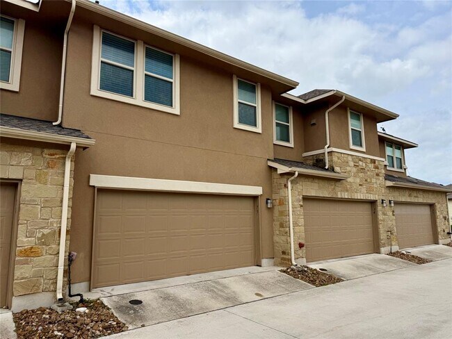 Building Photo - 6814 E Riverside Dr