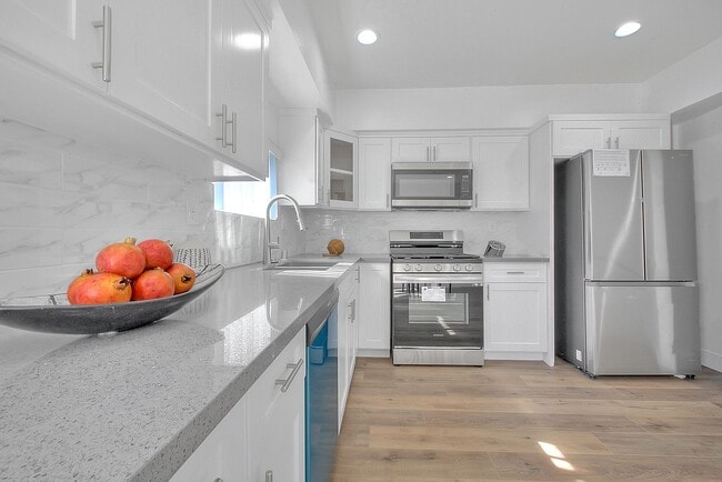 Building Photo - 11726 Hamlin St