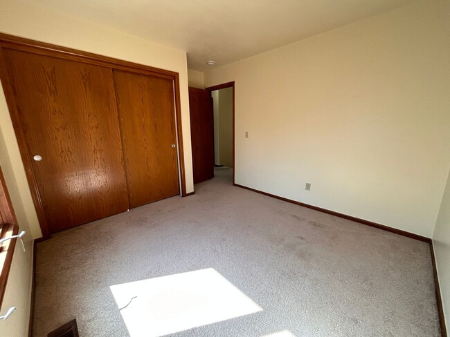 Building Photo - $0 DEPOSIT OPTION. 4 BEDROOM 3.5 BATH HOUS...