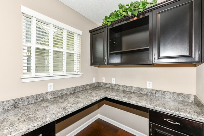 Building Photo - 14080 Knightstown Dr W