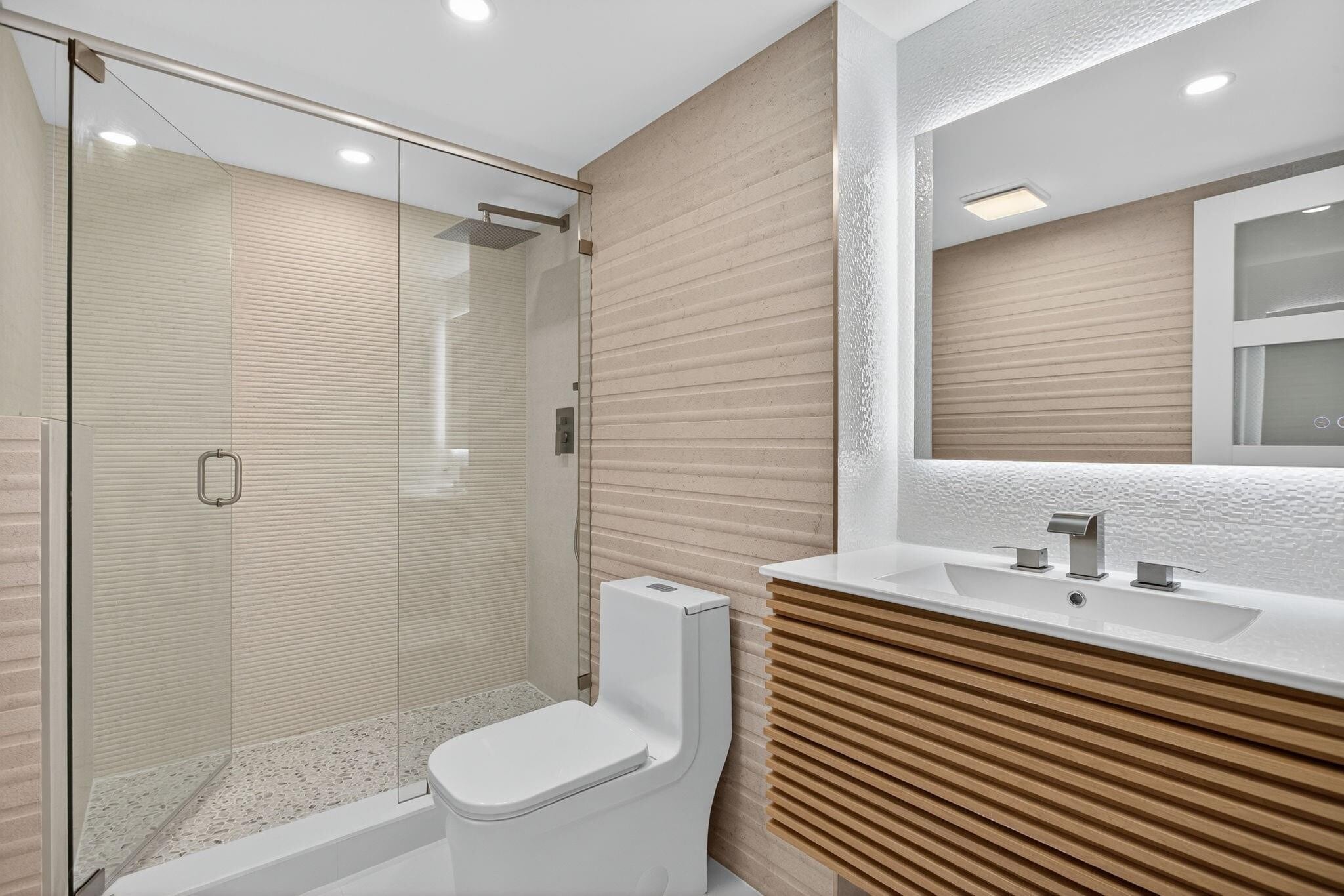 Building Photo - 525 N Ocean Blvd