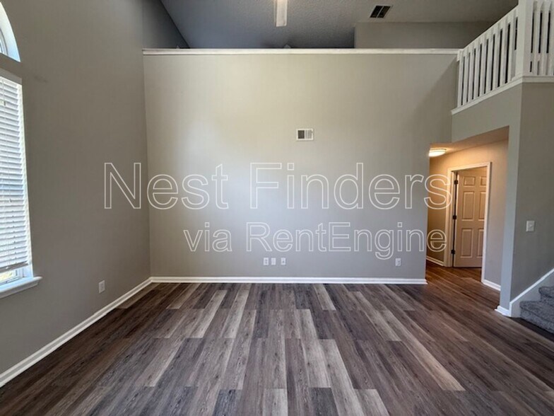 Building Photo - 830 S Lilac Loop