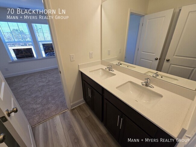 Building Photo - 70 Blackthorn Ln