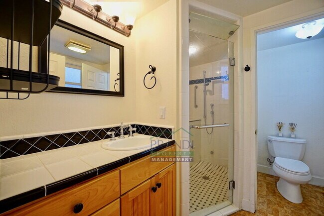 Building Photo - 521-523 C St