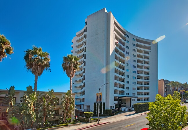 Building Photo - 7250 Franklin Ave