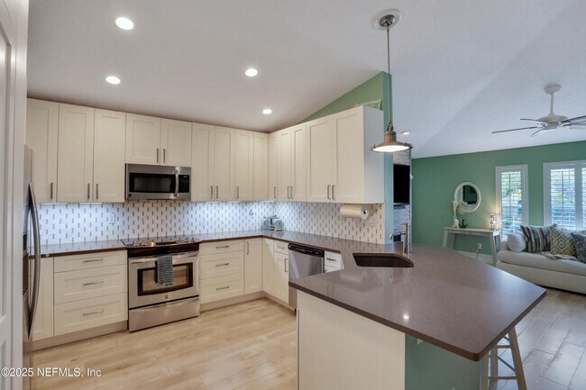 Building Photo - 228 Jardin De Mer Pl