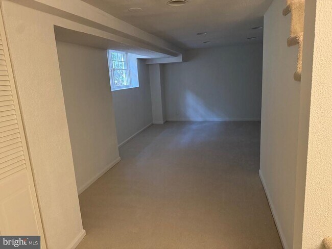 Building Photo - 4920 Butterworth Pl NW