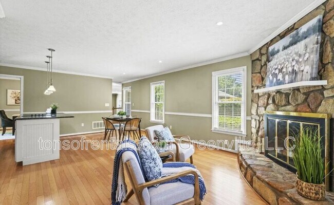 Building Photo - 1016 Old Boiling Springs Rd