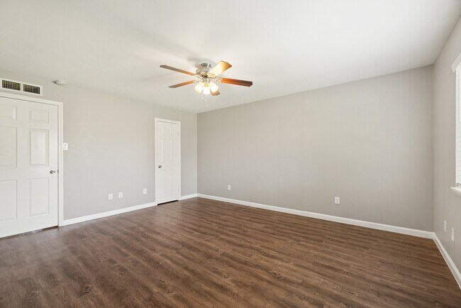 Building Photo - 17615 Autumn Hills Dr