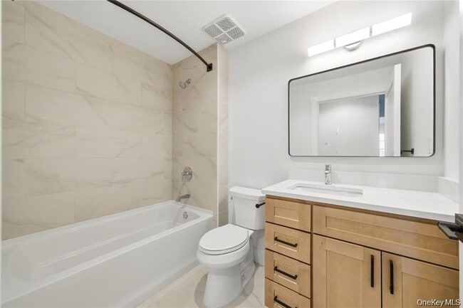 Building Photo - 180 Deer Park Ave