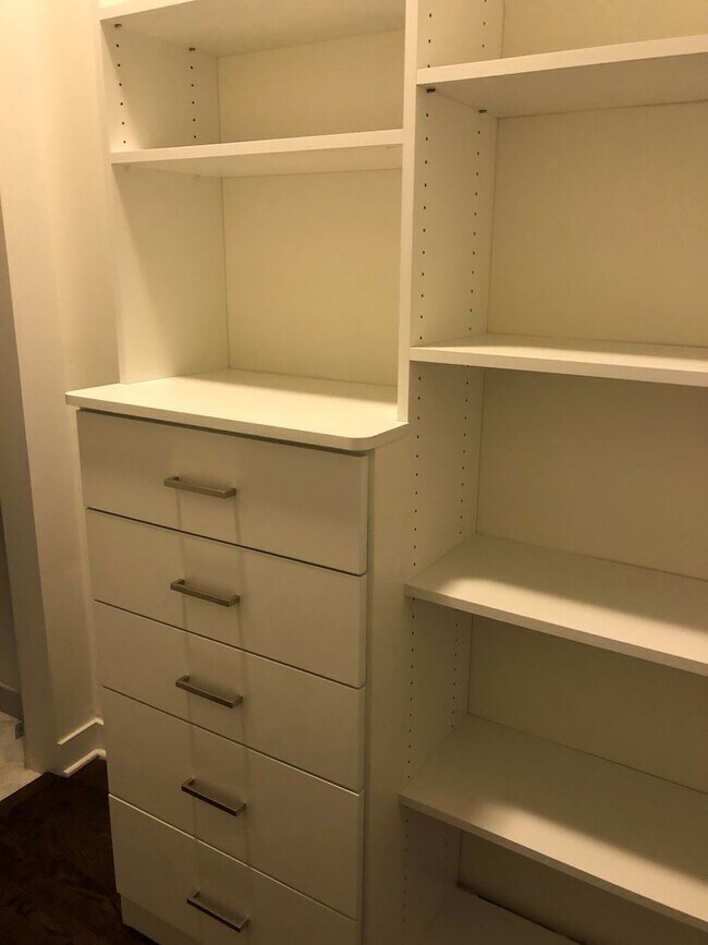 Building Photo - 411 W Ontario St