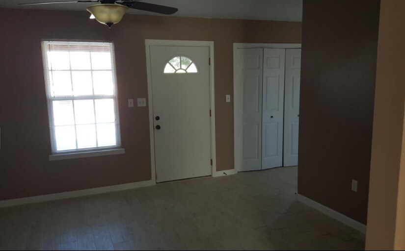 Building Photo - 943 Valley Rd