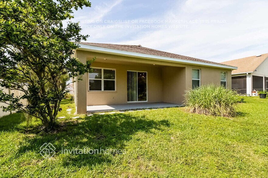 Building Photo - 6006 35th Ln E