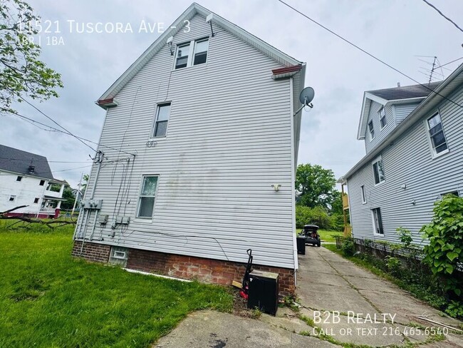 Building Photo - 11521 Tuscora Ave