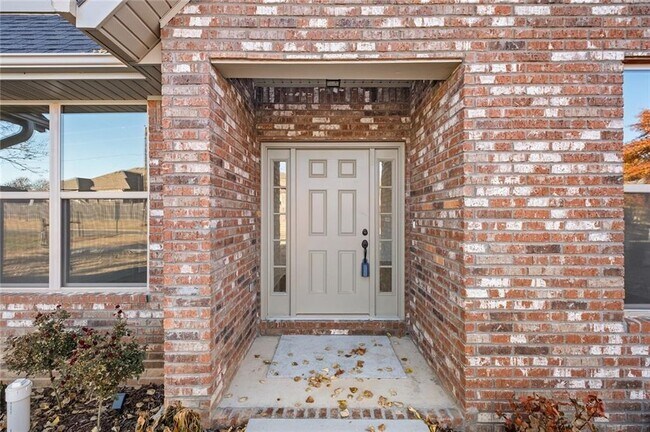 Building Photo - 585 S Rainbow Rd