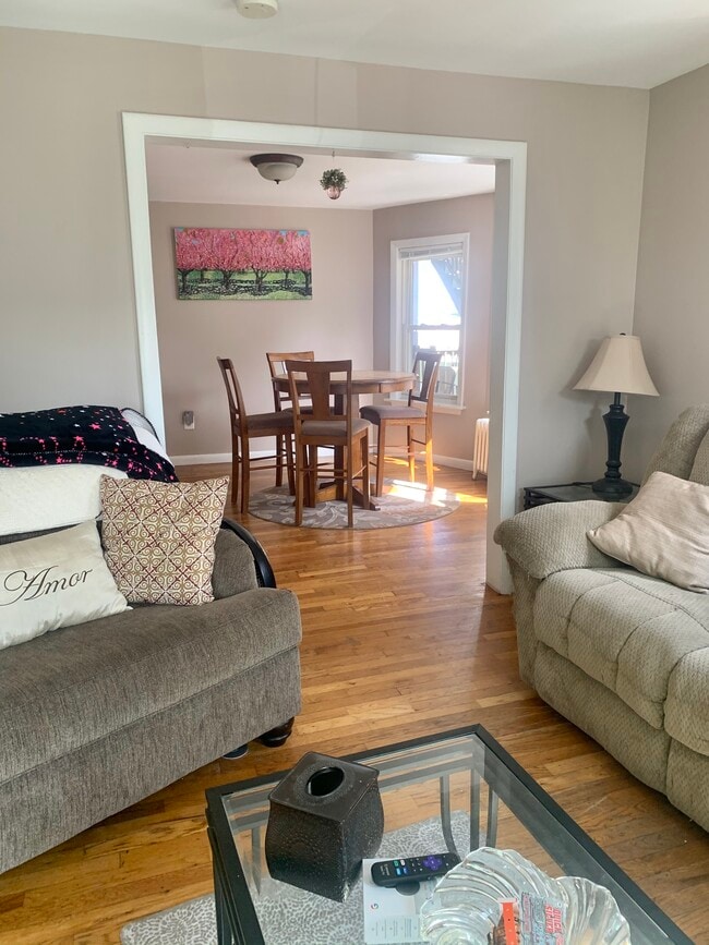 Building Photo - 94 Walnut St