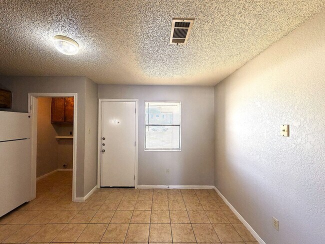 Building Photo - 306 North Dr