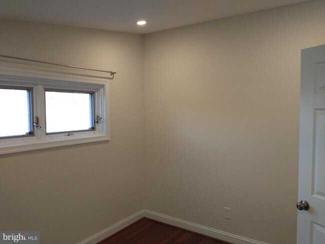 Building Photo - 512 Dartmouth Dr