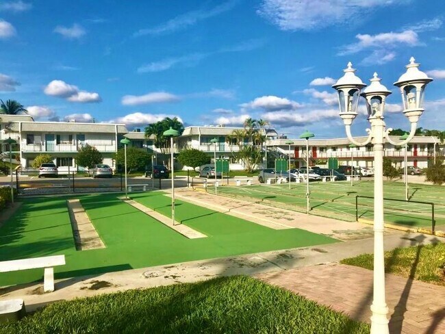 Building Photo - 3240 Lake Osborne Dr