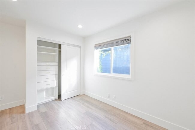 Building Photo - 411 Goldenrod Ave