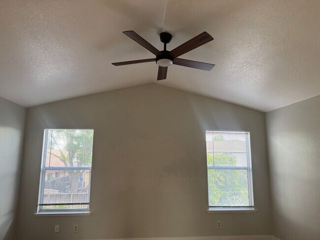 Building Photo - 2776 Woodmont Dr